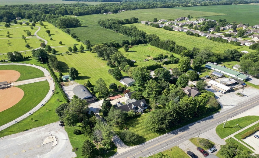 79-web-or-mls-827 W Clark St-14