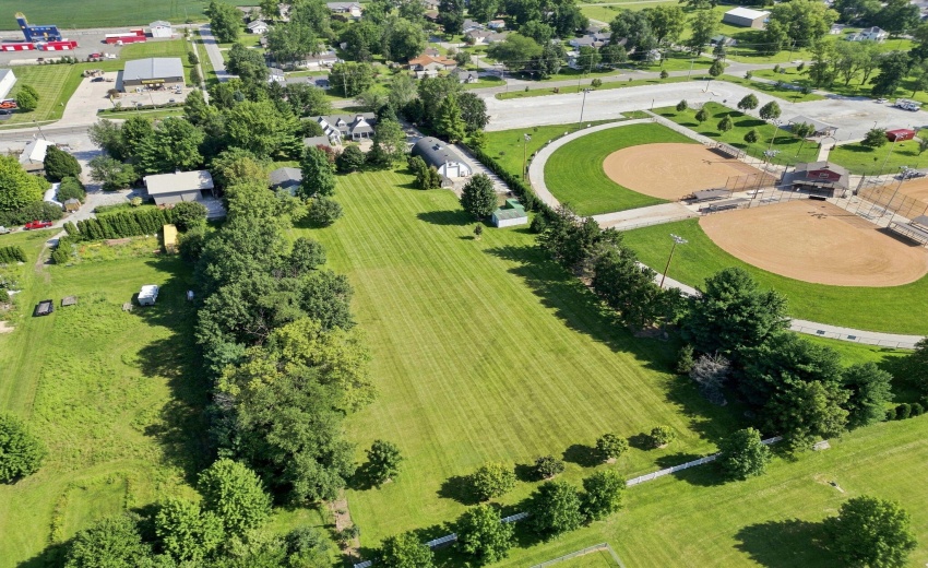 73-web-or-mls-827 W Clark St-8