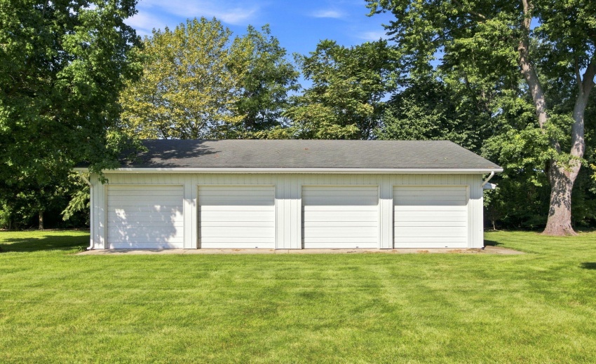 64-web-or-mls-827 W Clark St-81