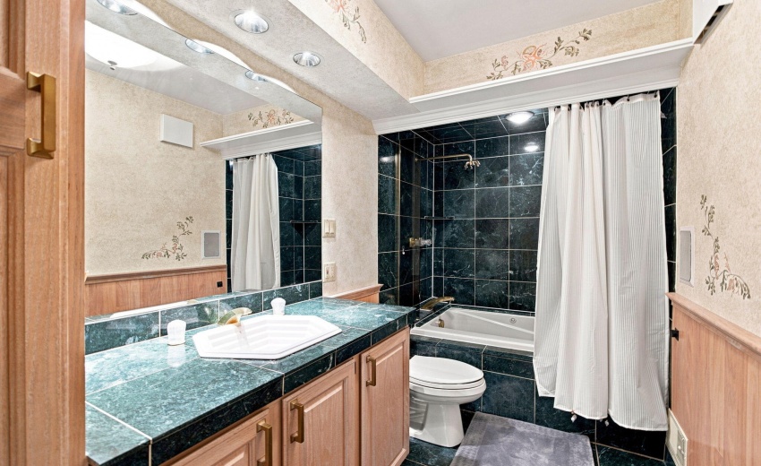 Full Bath