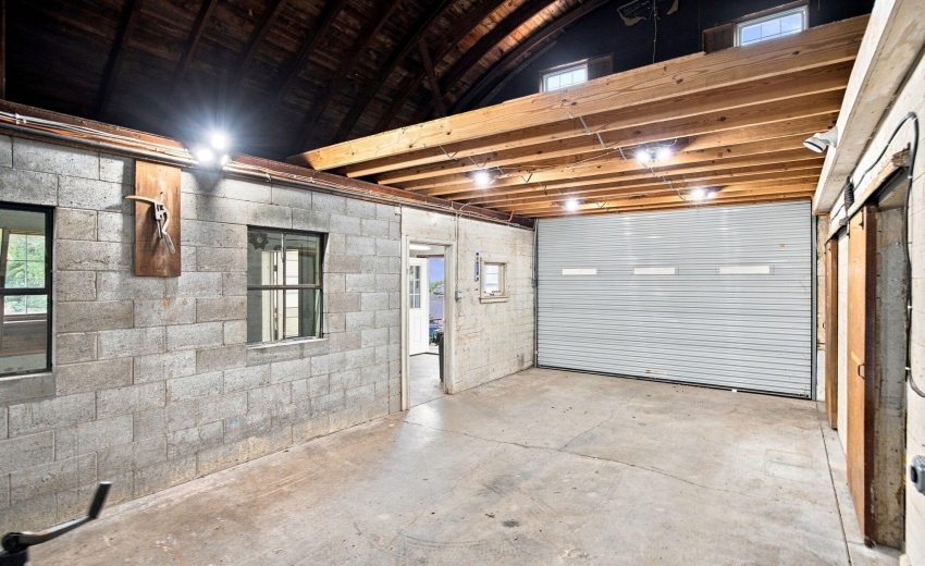 58-web-or-mls-827 W Clark St-75
