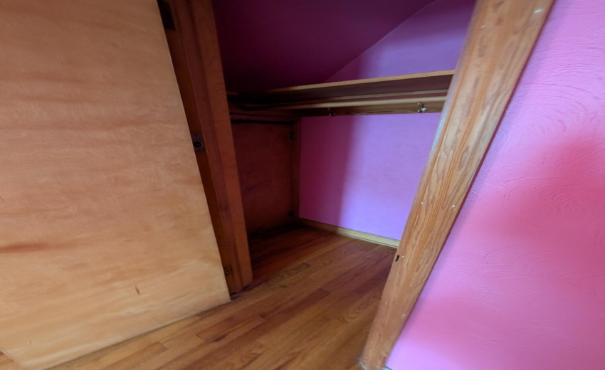 Upstairs bedroom 3-3
