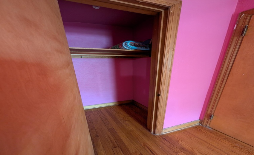 Upstairs bedroom 3-4