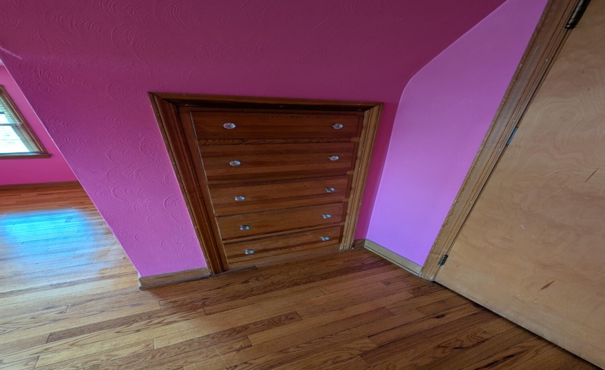 Upstairs bedroom 3-1