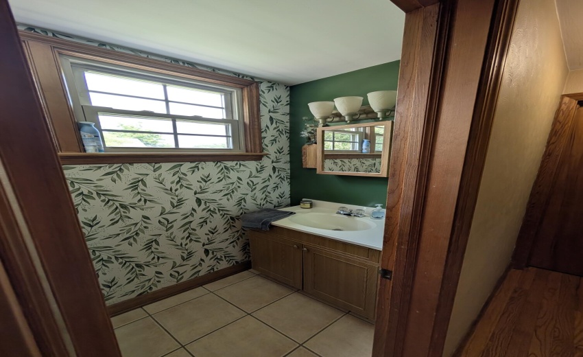 Upstairs half bath 1