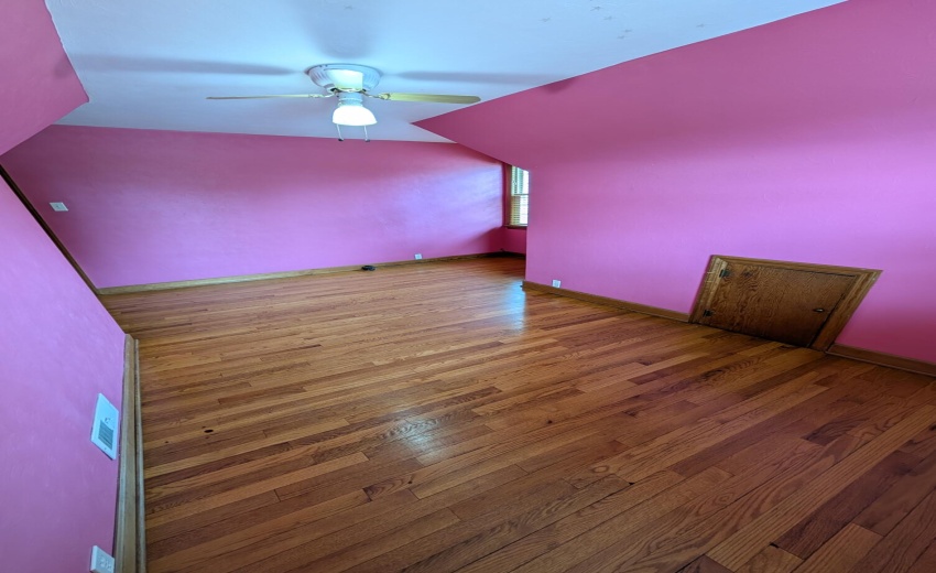 Upstairs bedroom 3-6
