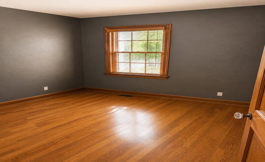 Downstairs bedroom 5-3