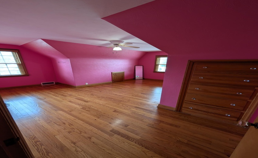 Upstairs bedroom 3-2