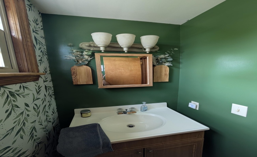 Upstairs half bath 2