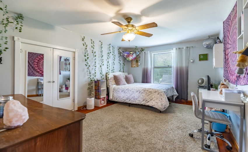 604 E 213th St-36 girls room