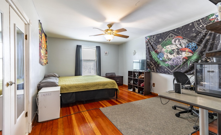 604 E 213th St-39 boys rom
