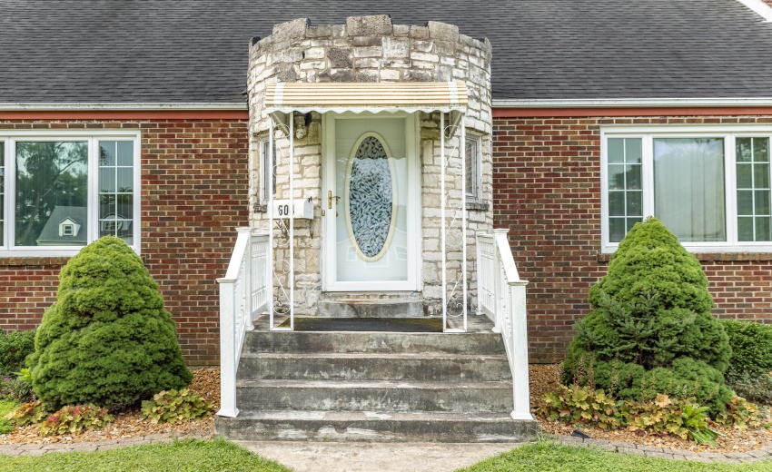 604 E 213th St-front door