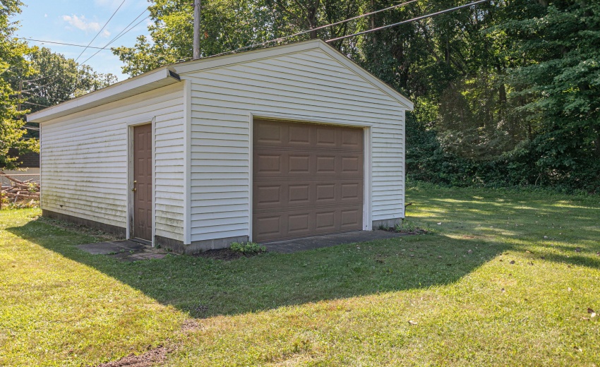 Additional Detached Garage