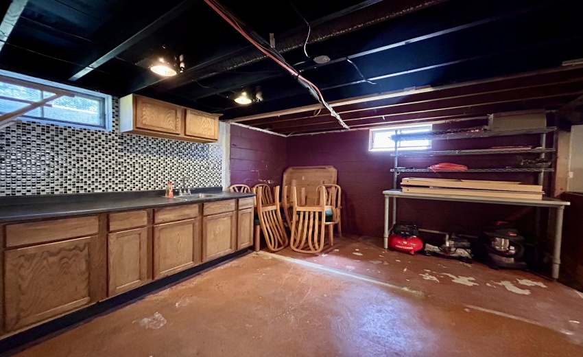 Basement-Wet bar