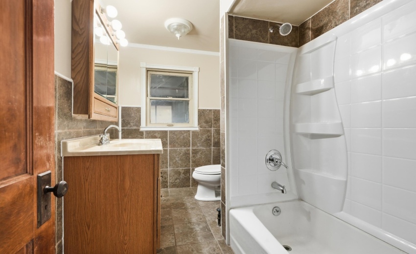 Upper Bathroom