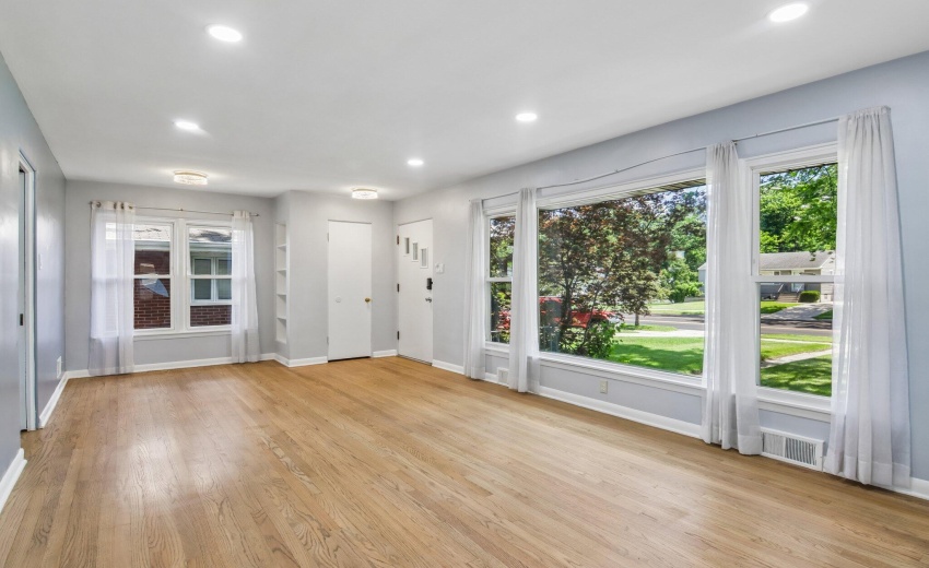 15-web-or-mls-Columbia Ave-S1606-008