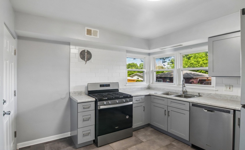 25-web-or-mls-Columbia Ave-S1606-013