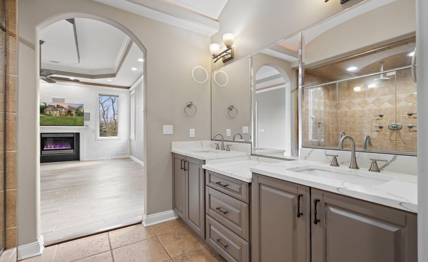 Master En-Suite Bathroom