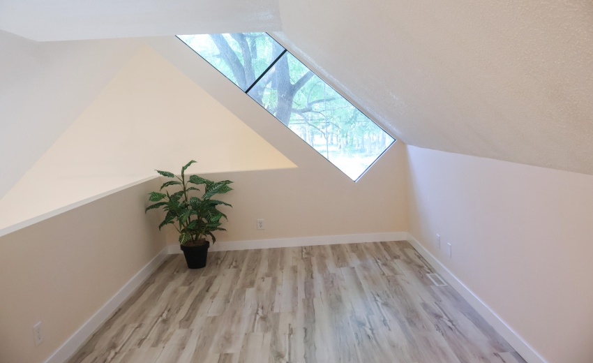 Loft/Bonus Rm