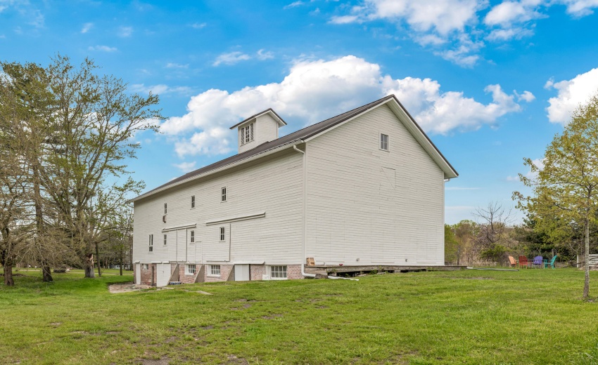 Barn-01