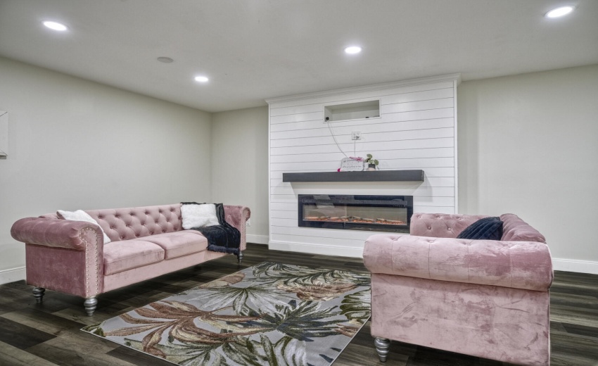 LL Livingroom with Fireplace 35 - Copy