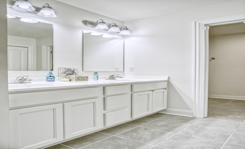 2nd flr bathroom w dbl sink n shower n t