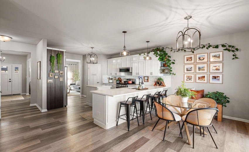 Kitchen/Eat-In Dining