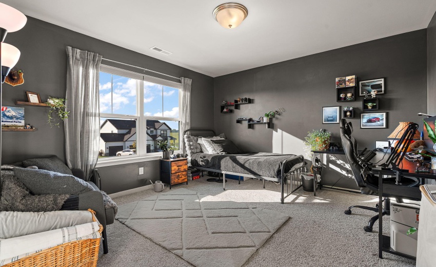 2nd bedroom