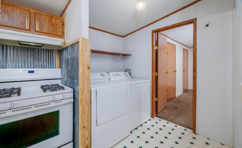 307 S Chestnut St Earl Park-6