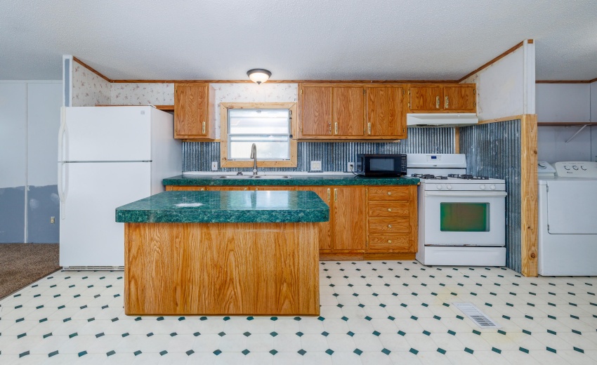 307 S Chestnut St Earl Park-5