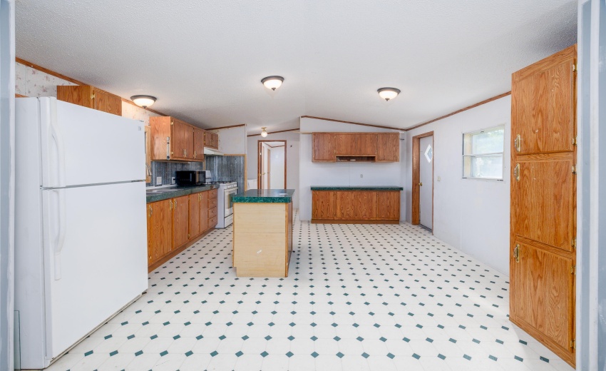 307 S Chestnut St Earl Park-4