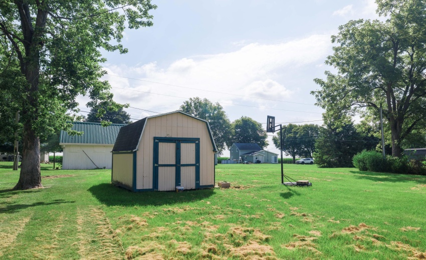 307 S Chestnut St Earl Park-17