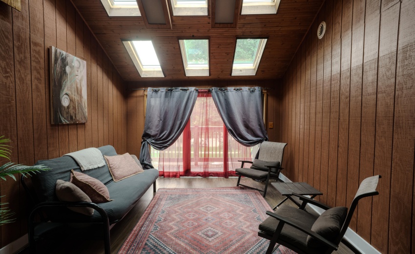 Upstairs Bonus Rm