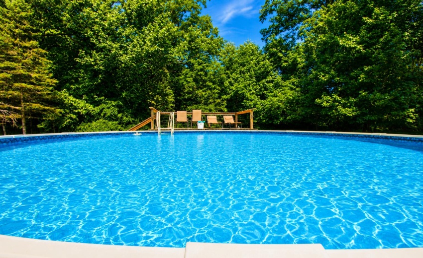 7901 a pool side