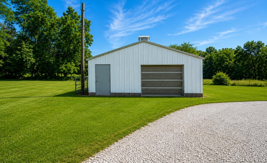 7901 a barn 1