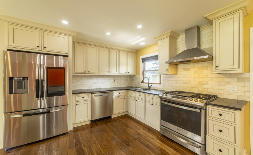 EKitchenGreenwood0036