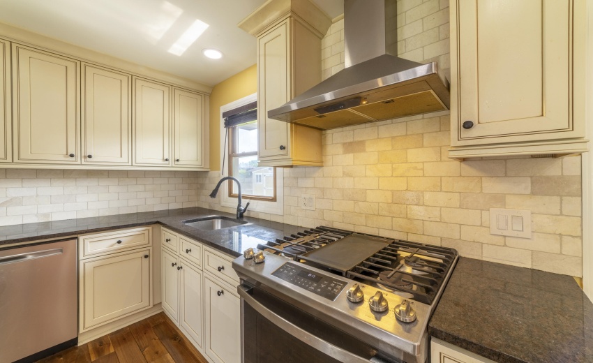 EKitchenGreenwood0033