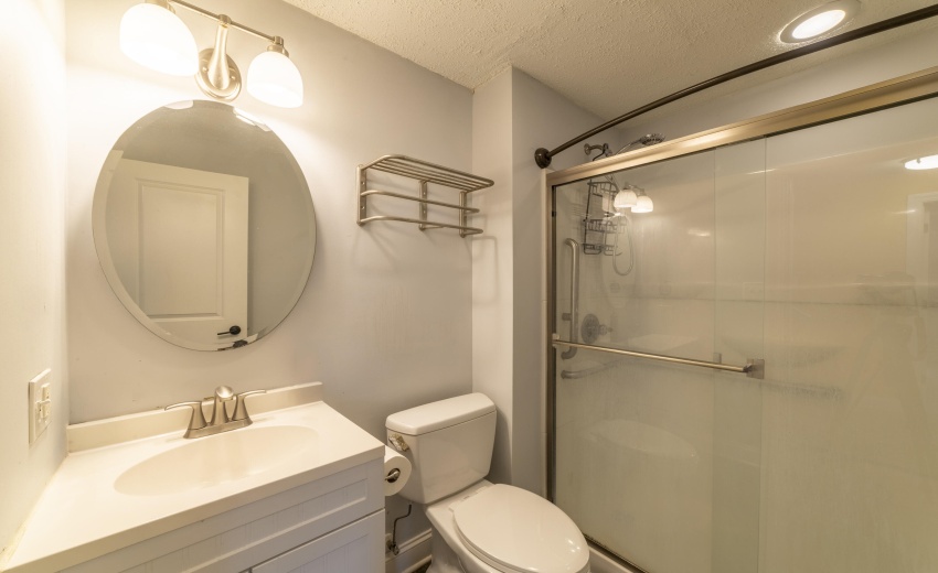 MGuestBathGreenwood0049