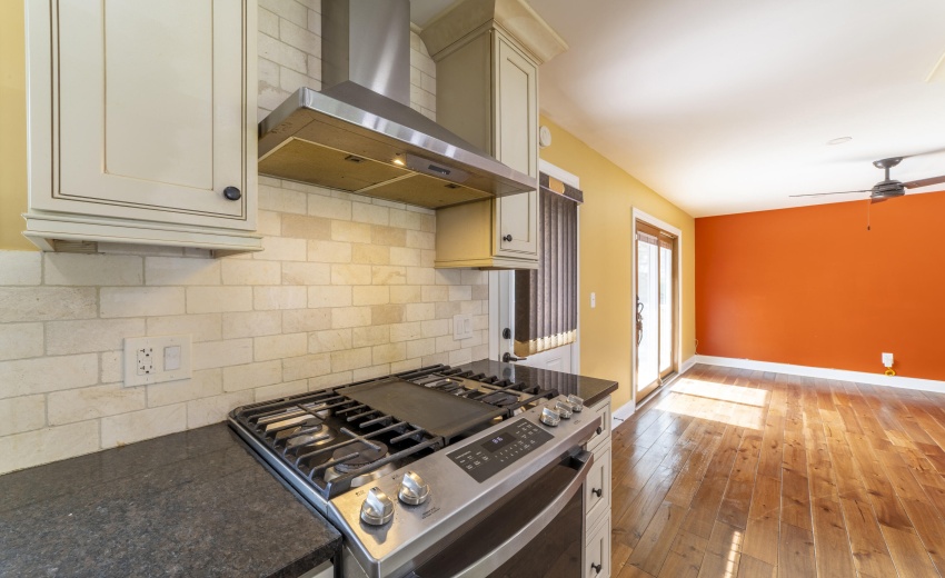 EKitchenGreenwood0032