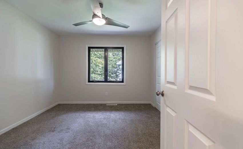 9425 Oriole Dr-29