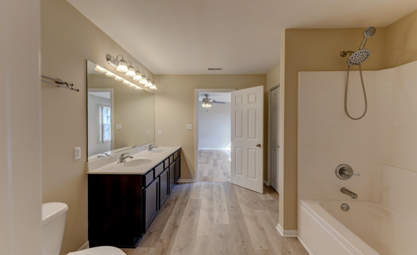 Main Bedroom Bathroom