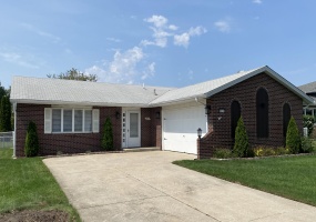 9814 Lincoln Court, Crown Point, Indiana, 3 Bedrooms Bedrooms, 7 Rooms Rooms,2 BathroomsBathrooms,Residential,For Sale,Lincoln,NRA844675