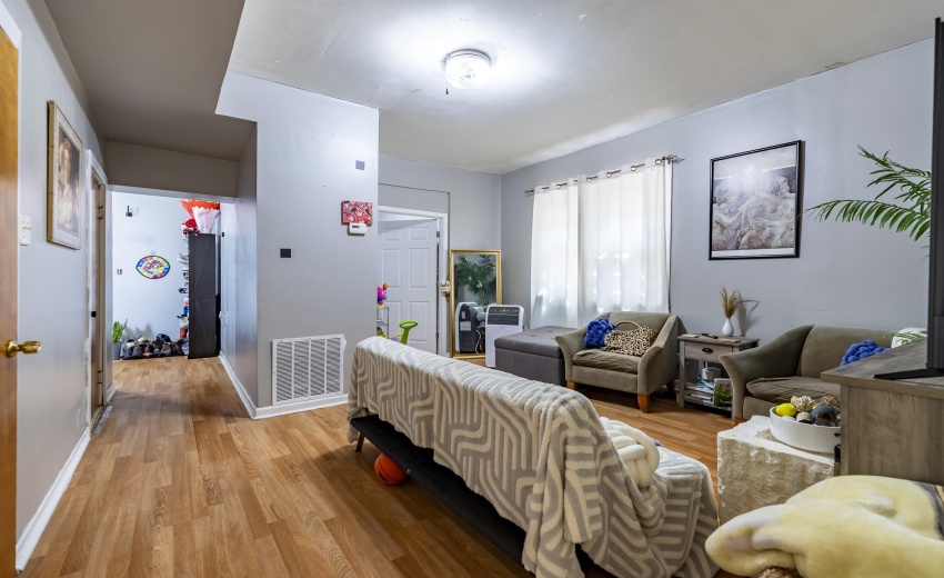 4422 Clark Ave-25
