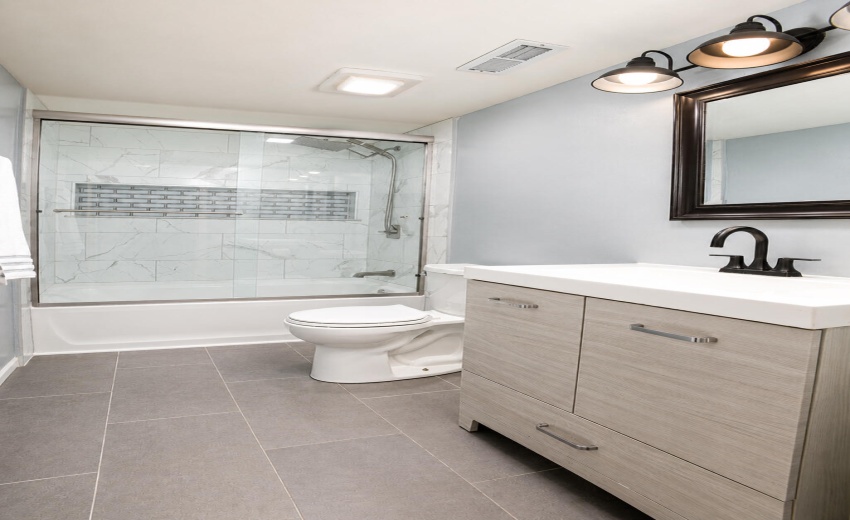 Full Bathroom