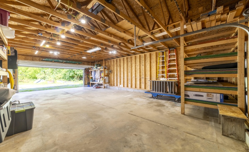 RGarageInteriorUS30W0045