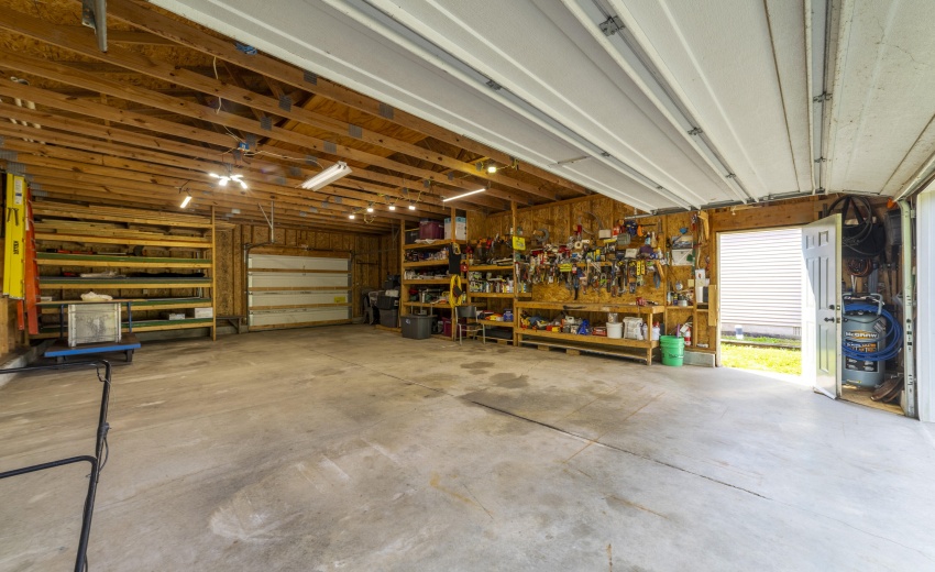 RGarageInteriorUS30W0043