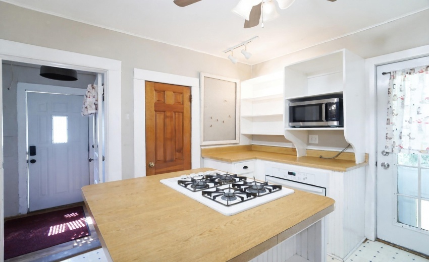 405_N_Main_St_Wanatah_IN_46390_012_MLS