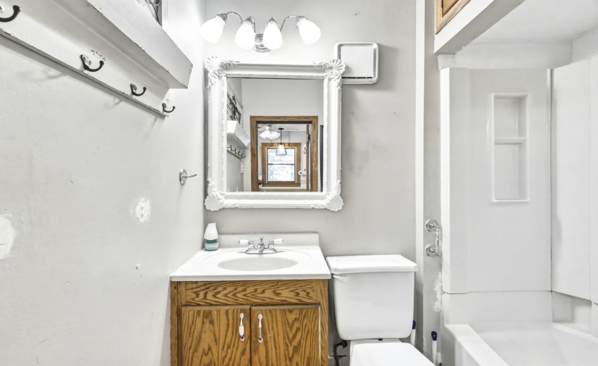 405_N_Main_St_Wanatah_IN_46390_019_MLS