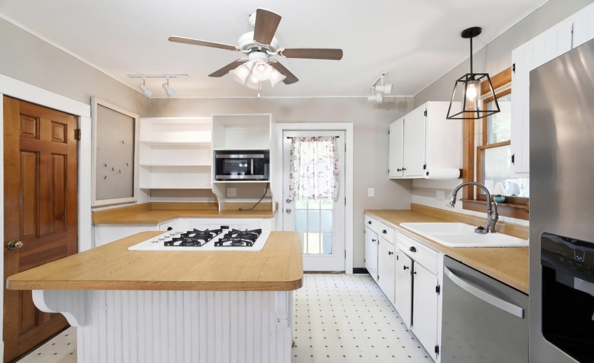 405_N_Main_St_Wanatah_IN_46390_011_MLS