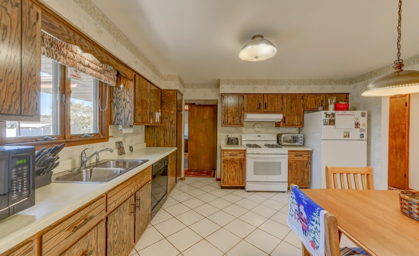 9500 Lilac Drive-13